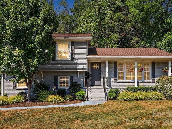 5621 Alanhurst Place, Charlotte, NC 28217