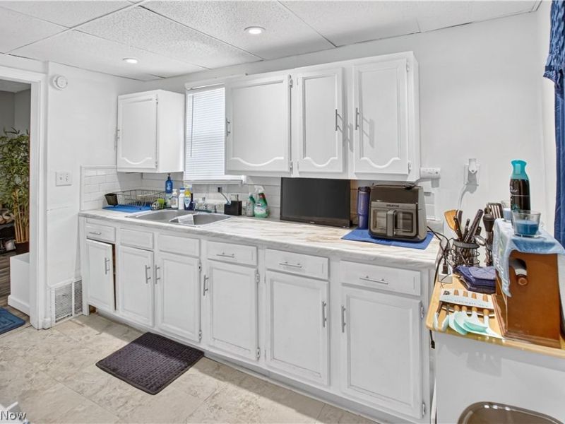 15715 Glendale Avenue, Cleveland, OH 44128 Photo 2