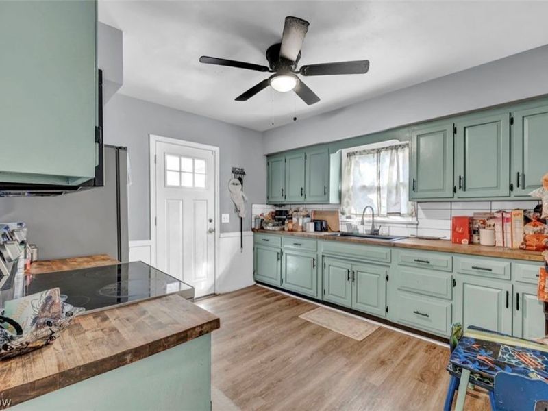1755 E 36th Street, Lorain, OH 44055 Photo 9