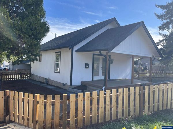 1512 SW Fairview Av, Dallas, OR 97338