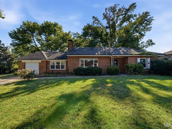 134 Tanzberger Drive, Oakville, MO 63129