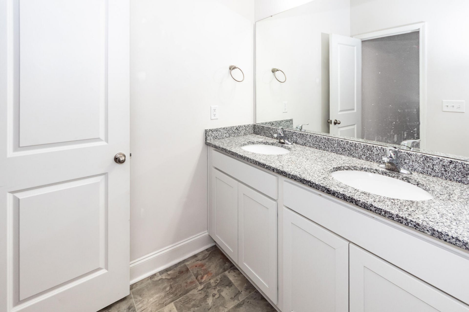 7789 Montview Road Photo 10