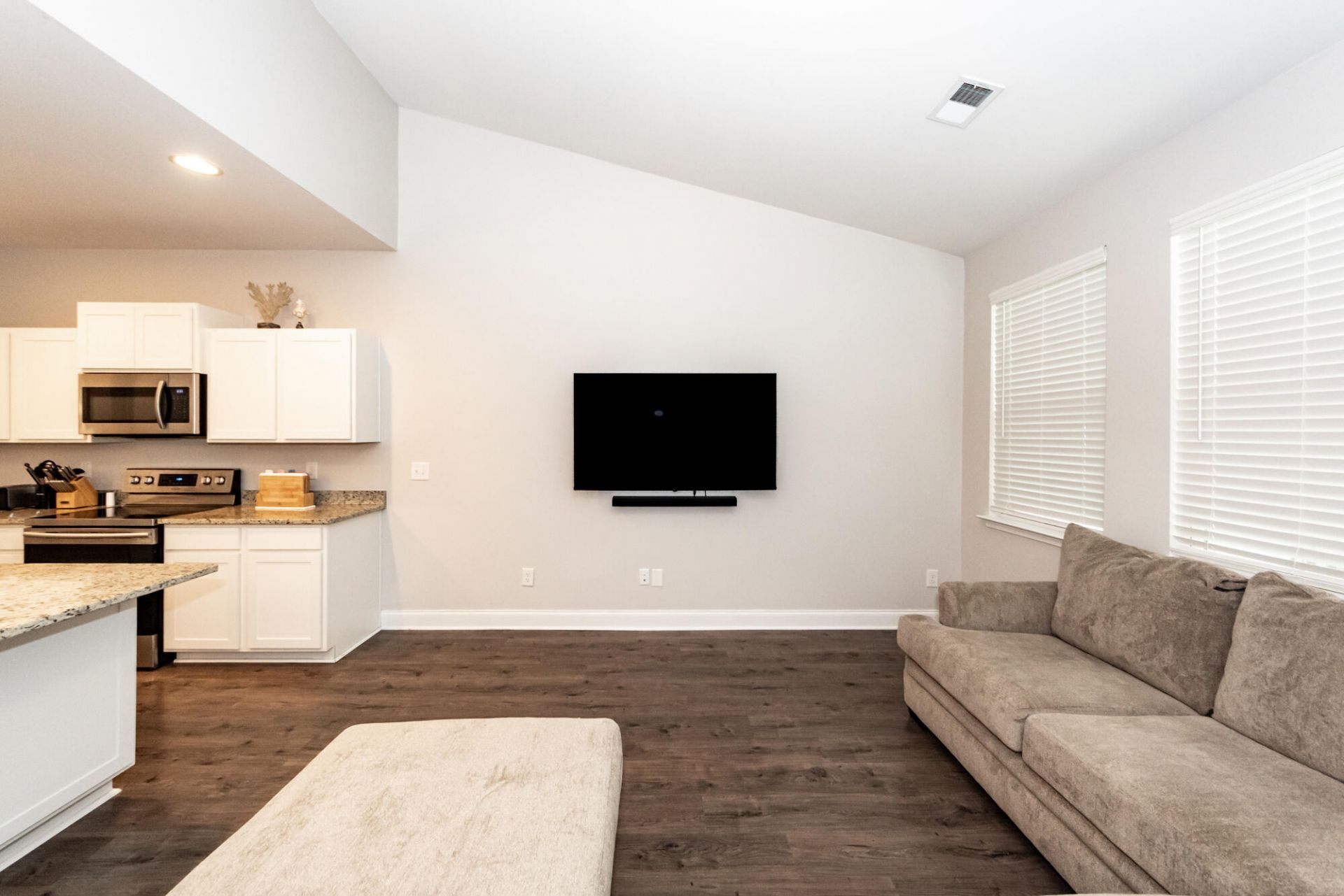 7789 Montview Road Photo 13