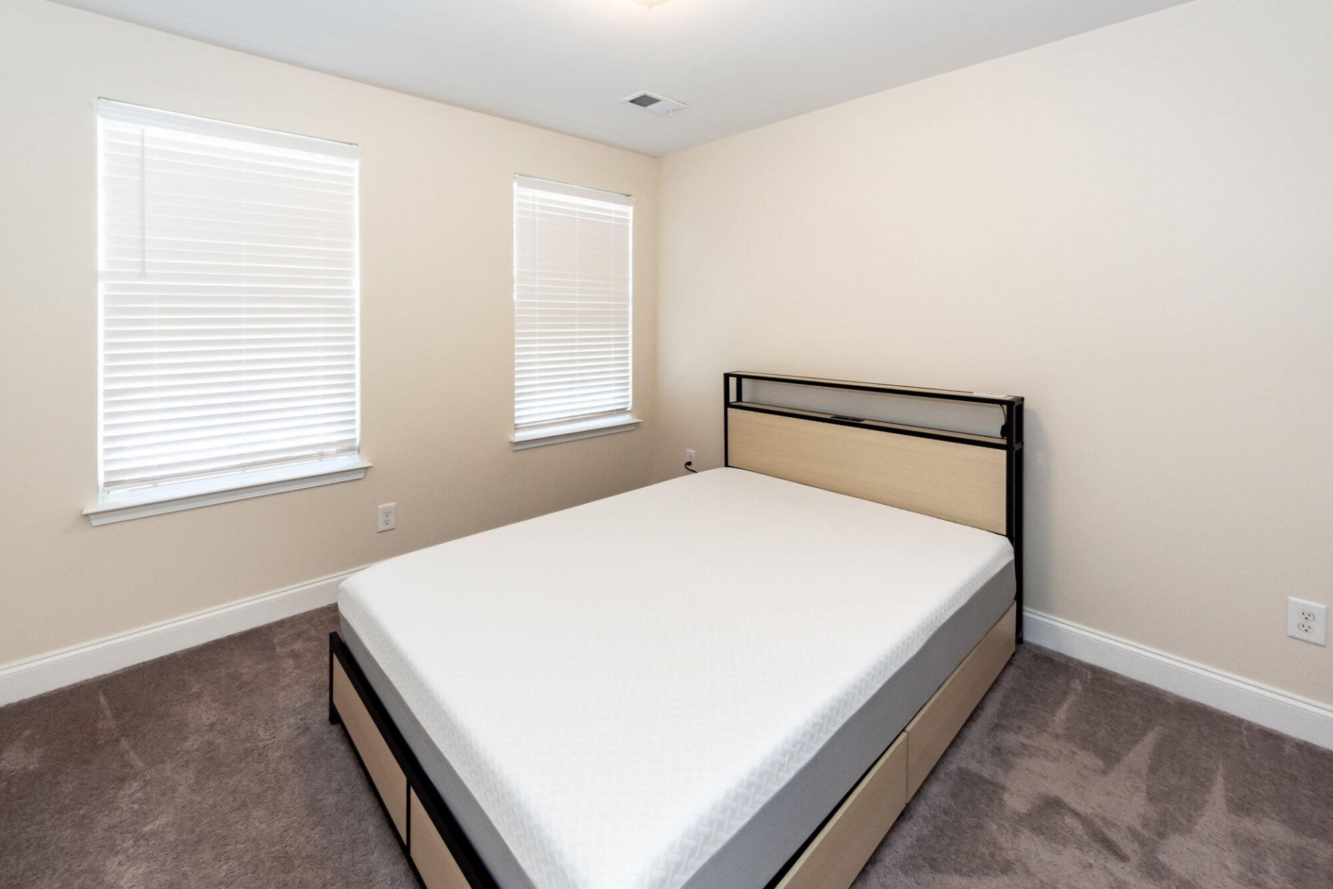 7789 Montview Road Photo 26