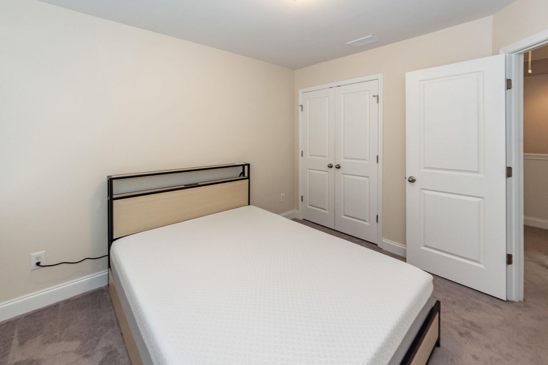 7789 Montview Road Photo 27