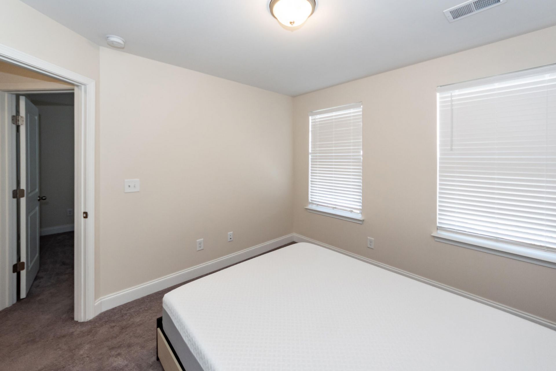 7789 Montview Road Photo 28