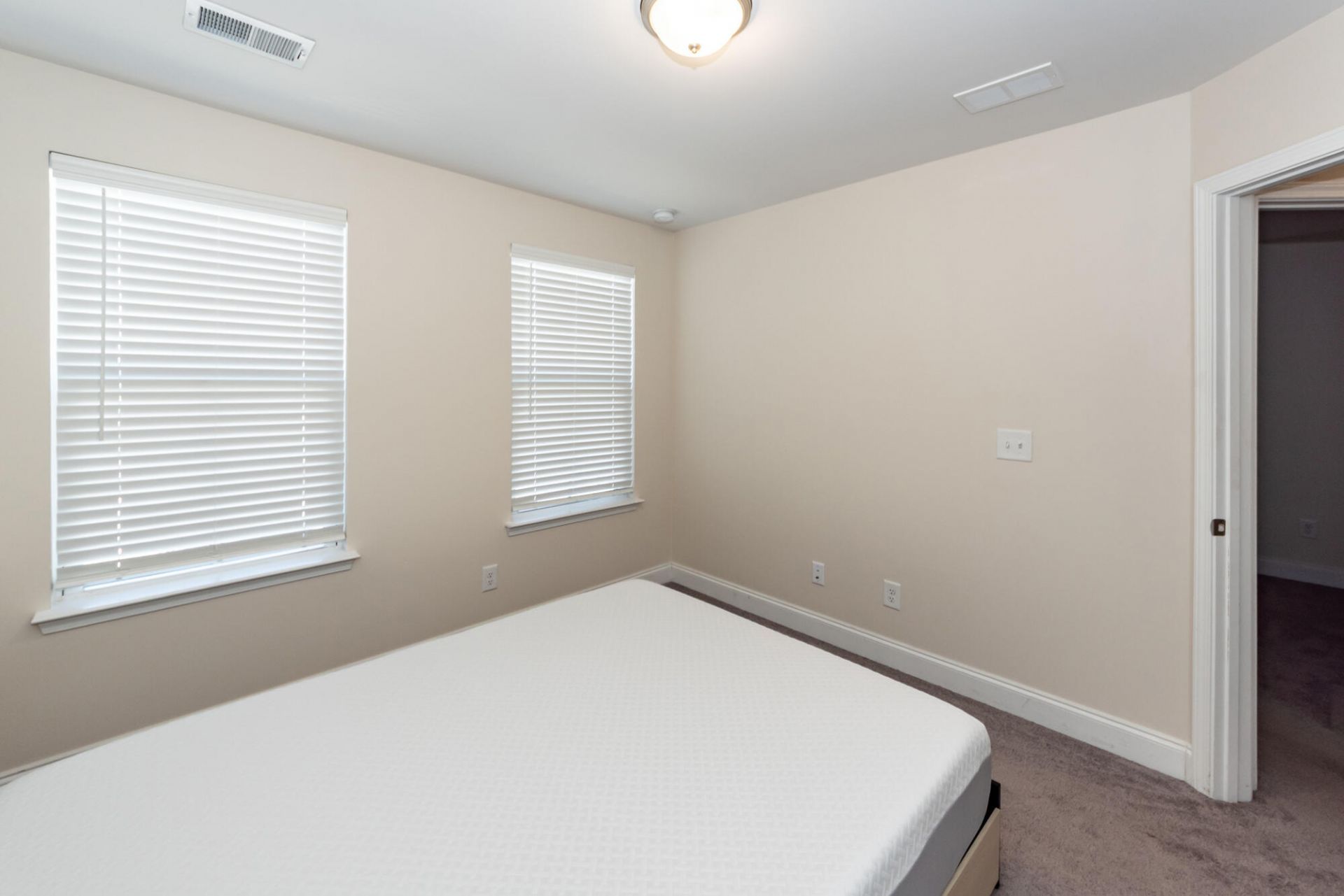 7789 Montview Road Photo 31