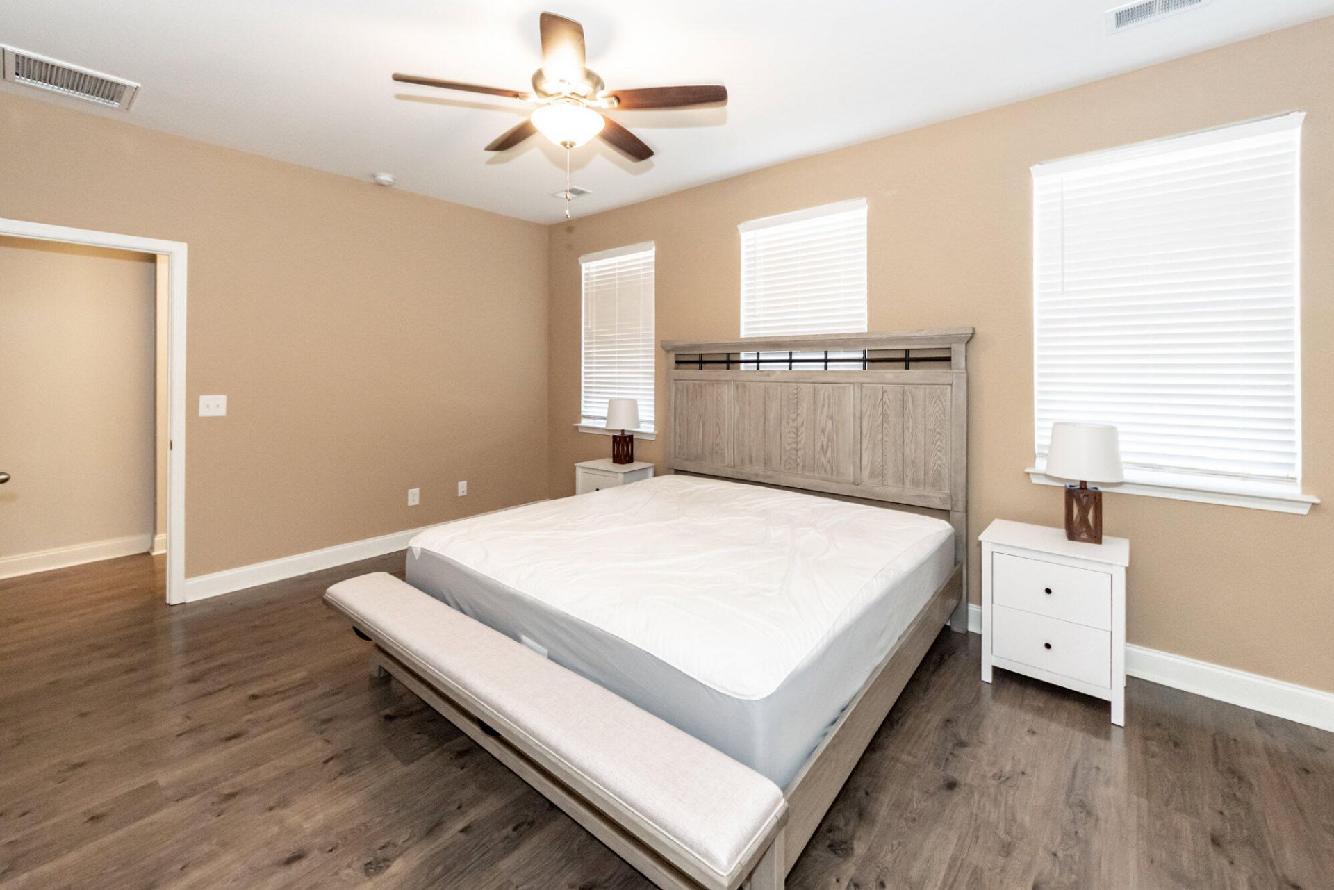 7789 Montview Road Photo 7
