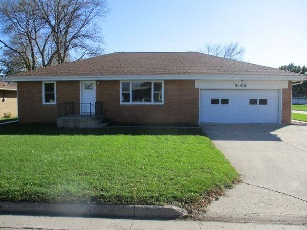 3108 4th Street , Emmetsburg, IA 50536