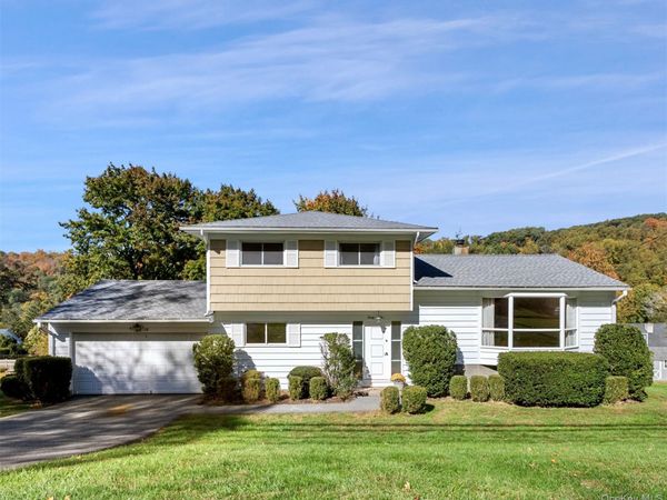 32 Hillview Drive , Pleasantville, NY 10570
