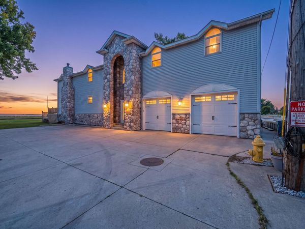 4555 Allen Cove Road, Luna Pier, MI 48157