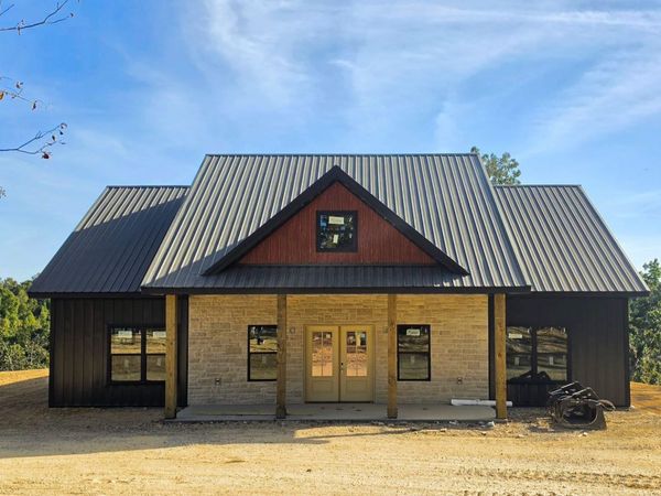 2443 Hwy 438 , Centerville, TN 37033