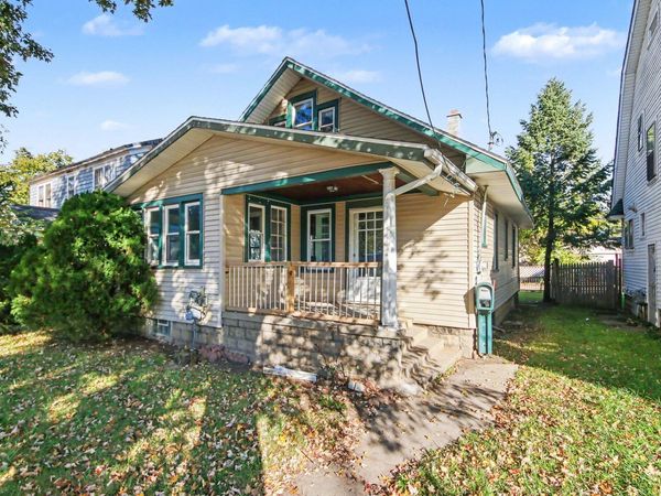 1433 Chicago Drive SW, Wyoming, MI 49509