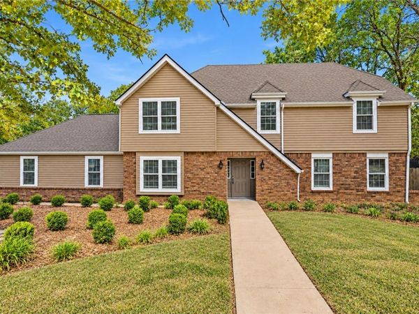 2548 Golden Oaks Drive , Fayetteville, AR 72703