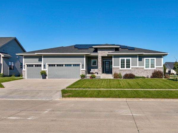 10021 Empire Court, West Des Moines, IA 50266