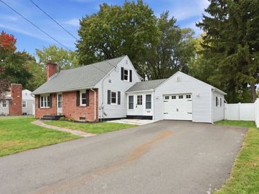 48 E Allen Ridge Rd, Springfield, MA 01118