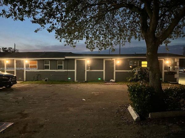 5018 Pembroke Rd , West Park, FL 33021