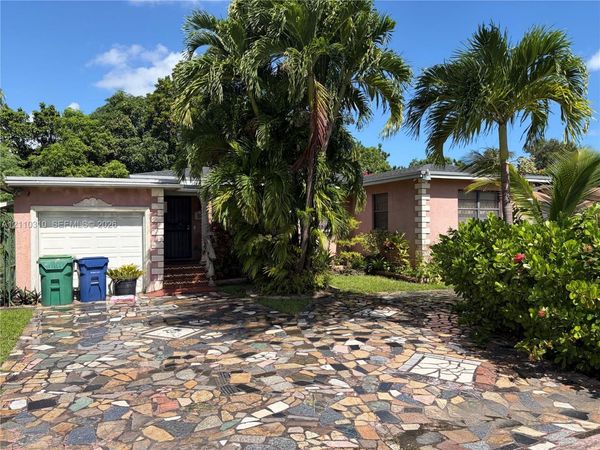 165 NW 116th St , Miami, FL 33168