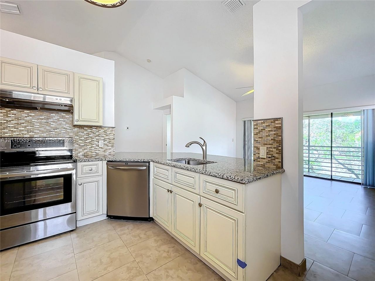 20 Via De Casas Sur, Unit 202, Boynton Beach, FL 33426 Photo
