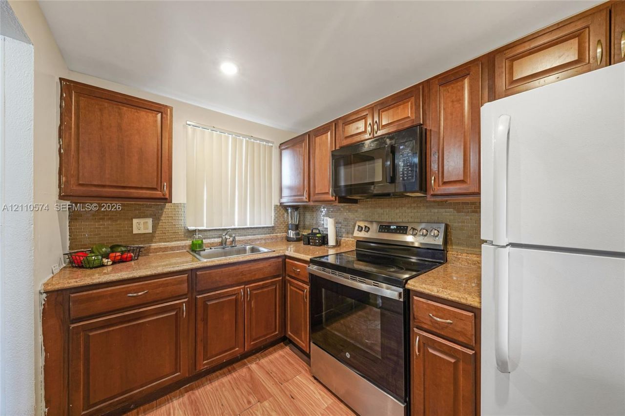 8821 Sunrise Lakes Blvd, Unit 102, Sunrise, FL 33322 Photo