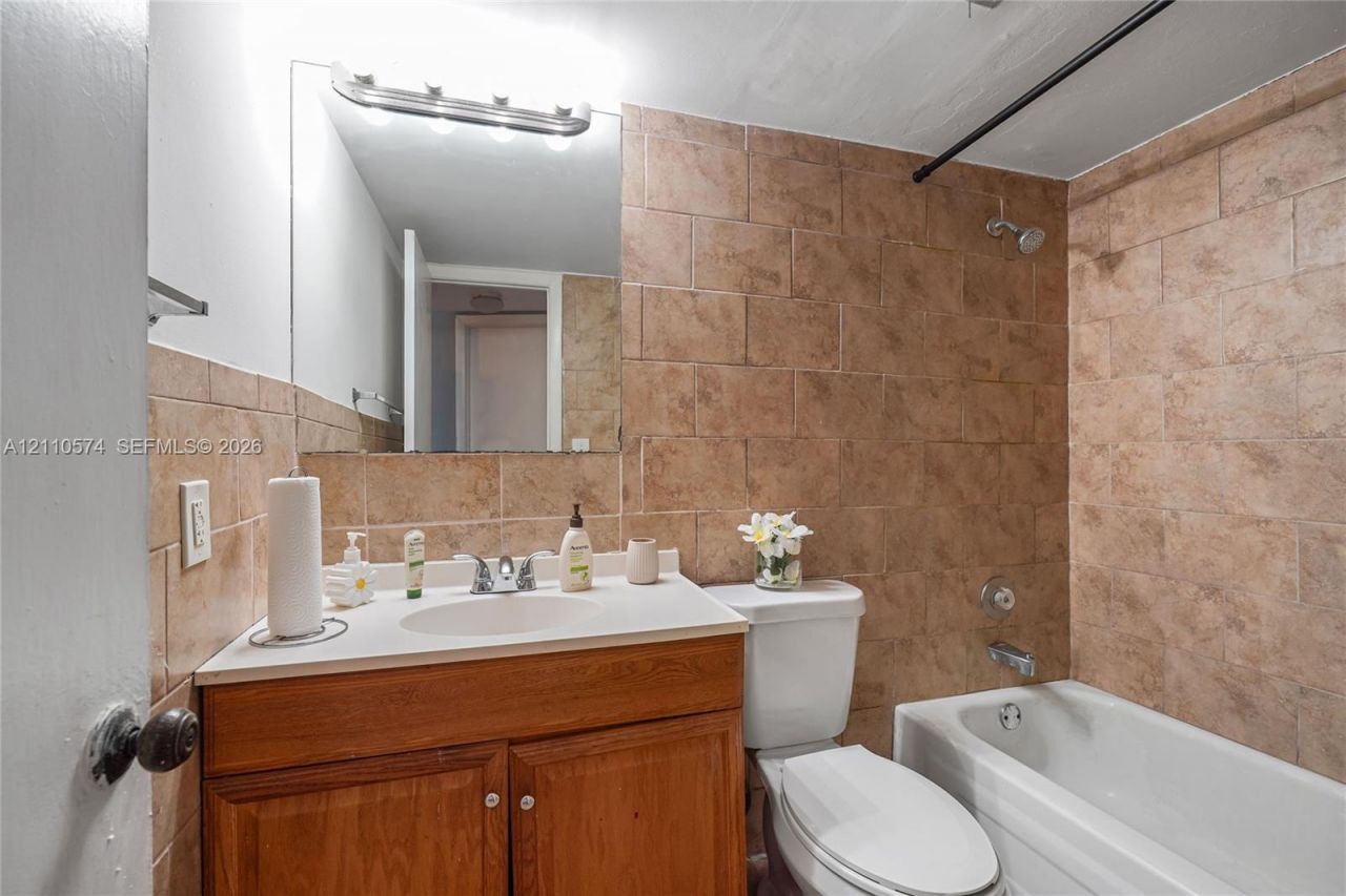 8821 Sunrise Lakes Blvd, Unit 102, Sunrise, FL 33322 Photo