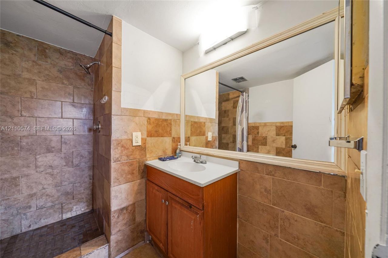 8821 Sunrise Lakes Blvd, Unit 102, Sunrise, FL 33322 Photo