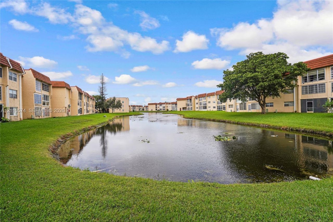 8821 Sunrise Lakes Blvd, Unit 102, Sunrise, FL 33322 Photo