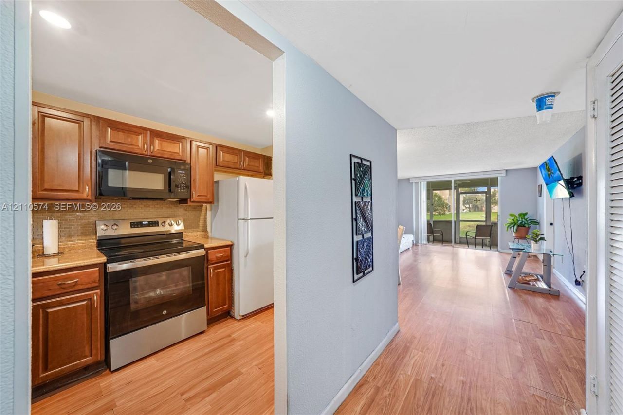 8821 Sunrise Lakes Blvd, Unit 102, Sunrise, FL 33322 Photo