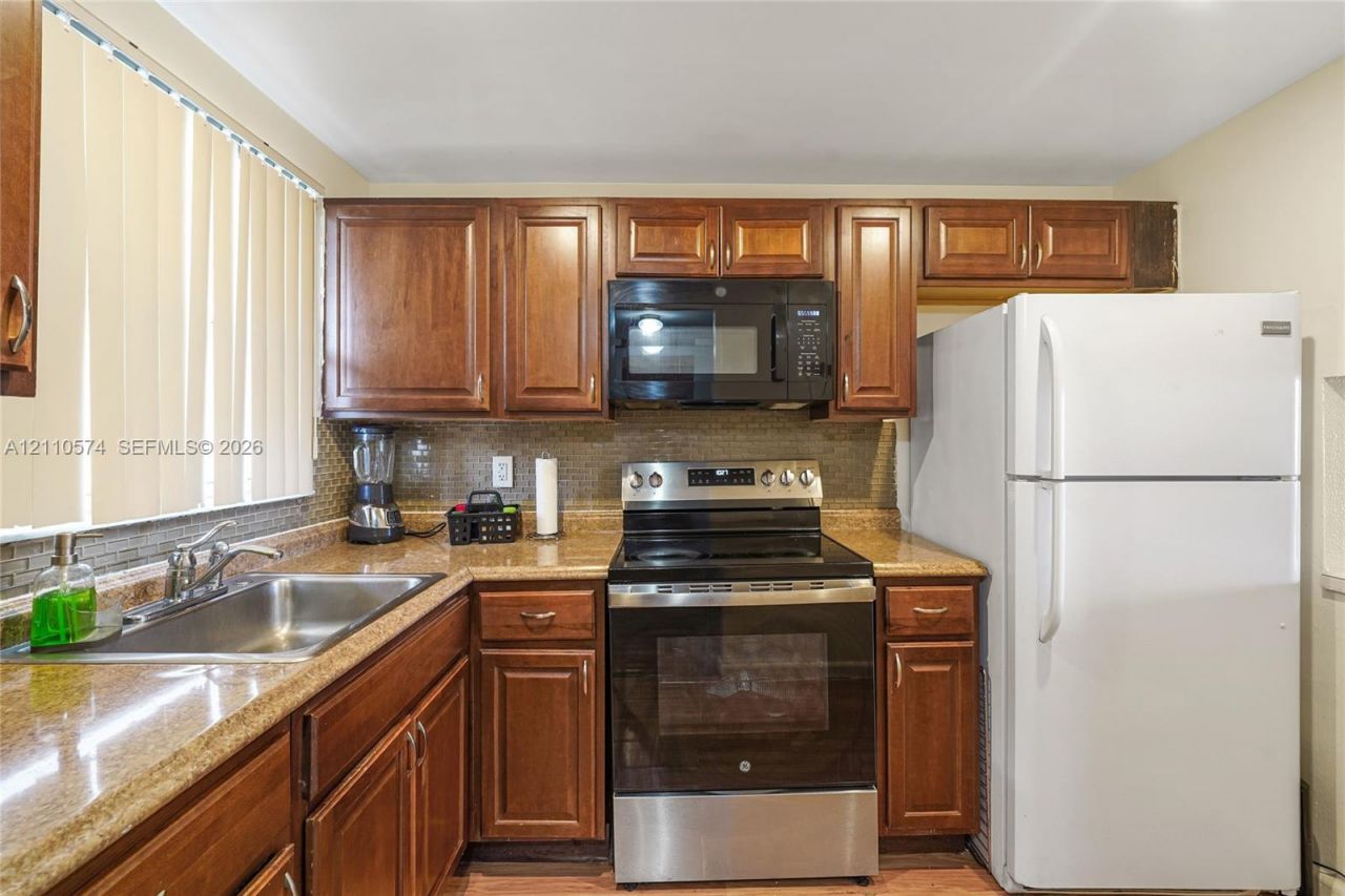 8821 Sunrise Lakes Blvd, Unit 102, Sunrise, FL 33322 Photo