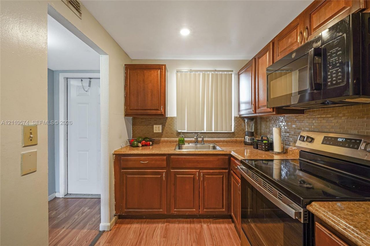 8821 Sunrise Lakes Blvd, Unit 102, Sunrise, FL 33322 Photo