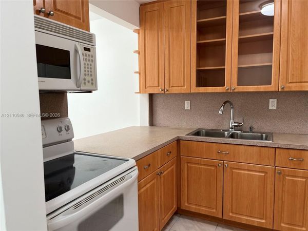 120 Royal Palm Rd , Unit 110, Hialeah Gardens, FL 33016