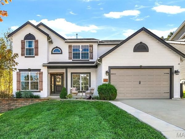 692 Winding Bluffs Drive, Fenton, MO 63026