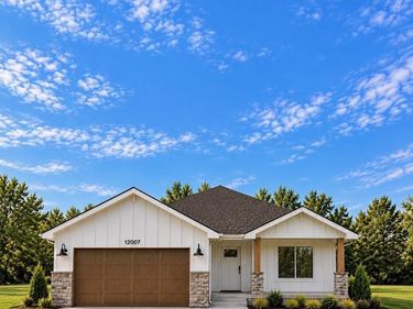 12007 S 114 Avenue, Papillion, NE 68046