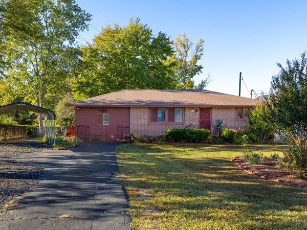 8206 Shallowford Road, Chattanooga, TN 37421