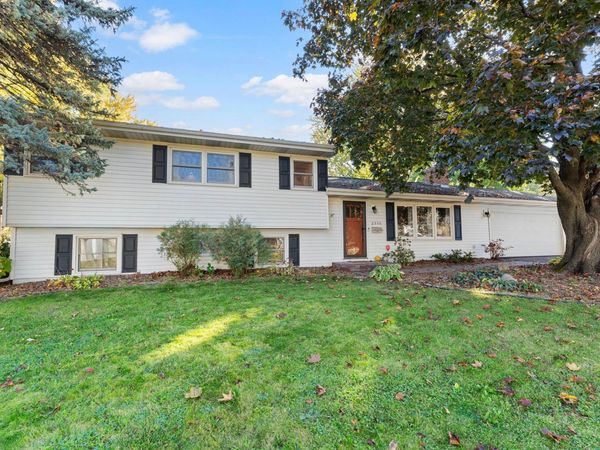 2360 Decatur Avenue N, Golden Valley, MN 55427