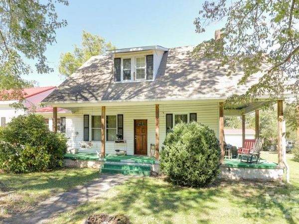 44 B Street , East Flat Rock, NC 28726