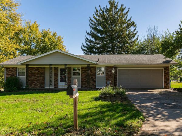 55 Park Avenue , Eldridge, IA 52748