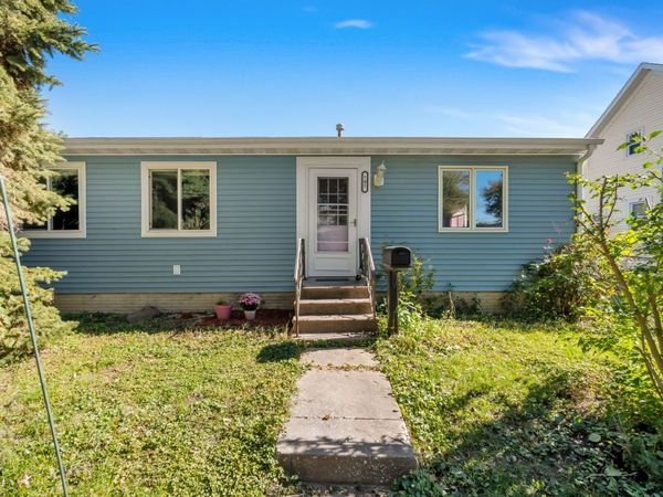 705 S Fairmount Street , Davenport, IA 52802