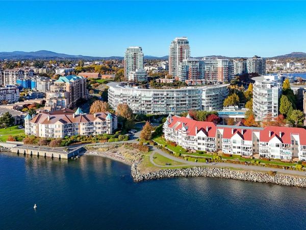 68 Songhees Rd , Unit #104, Victoria, BC V9A 0A3