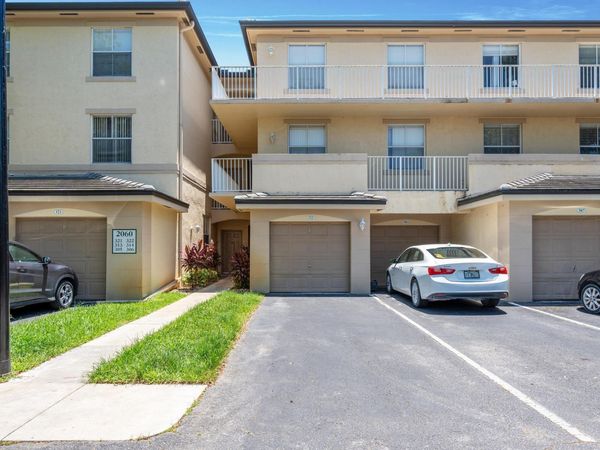 2060 GREENVIEW SHORES Boulevard, Unit 322, Wellington, FL 33414