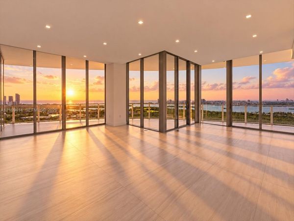 2411 Laguna circle , Unit 3101, North Miami, FL 33181