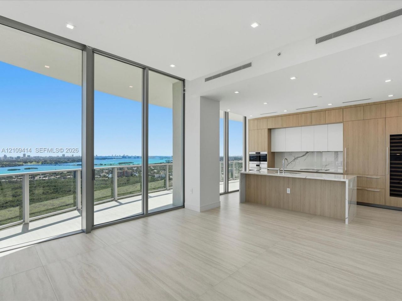 2411 Laguna Circle , Unit 3101, North Miami, FL 33181 Photo
