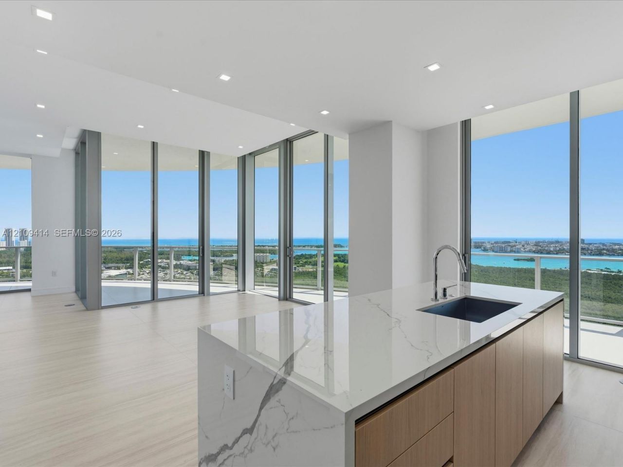 2411 Laguna Circle , Unit 3101, North Miami, FL 33181 Photo