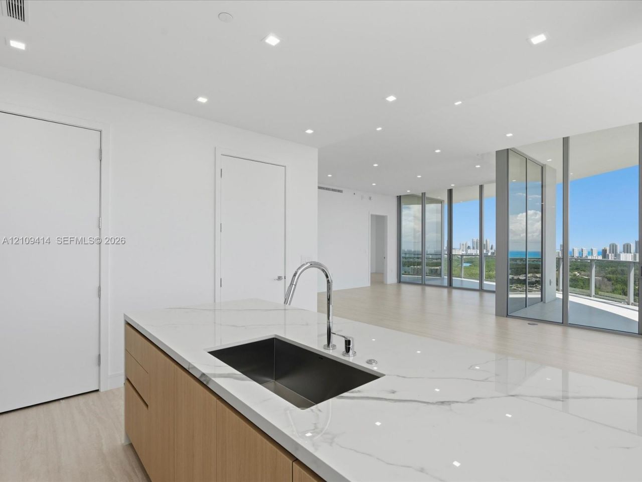 2411 Laguna Circle , Unit 3101, North Miami, FL 33181 Photo