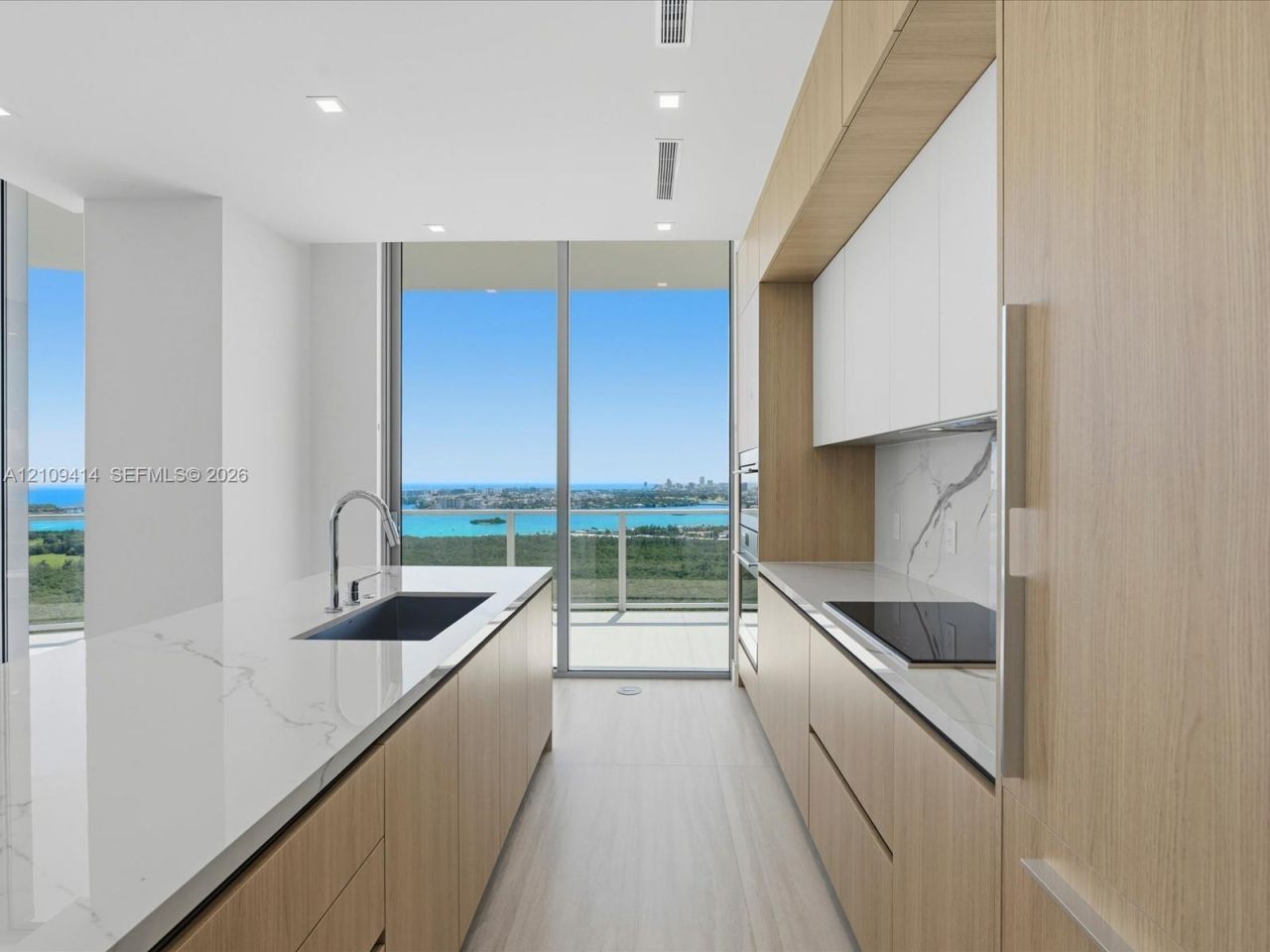 2411 Laguna Circle , Unit 3101, North Miami, FL 33181 Photo