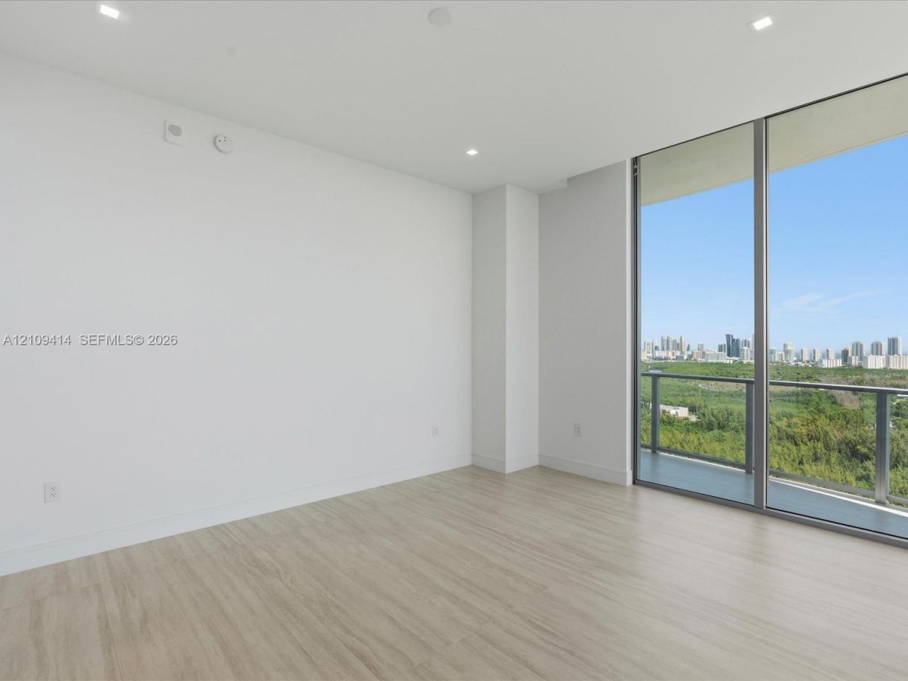 2411 Laguna Circle , Unit 3101, North Miami, FL 33181 Photo