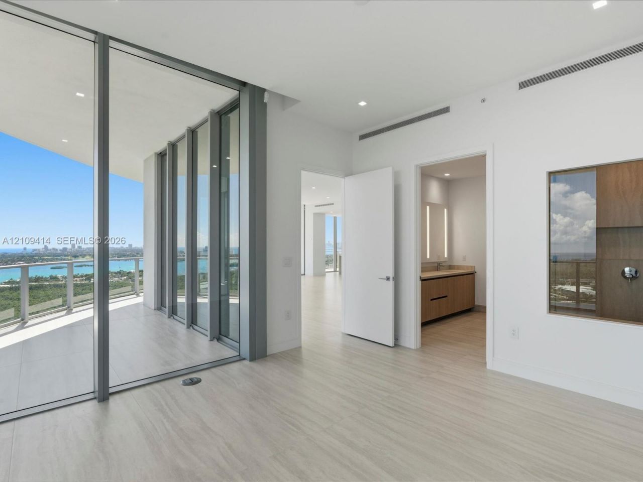 2411 Laguna Circle , Unit 3101, North Miami, FL 33181 Photo