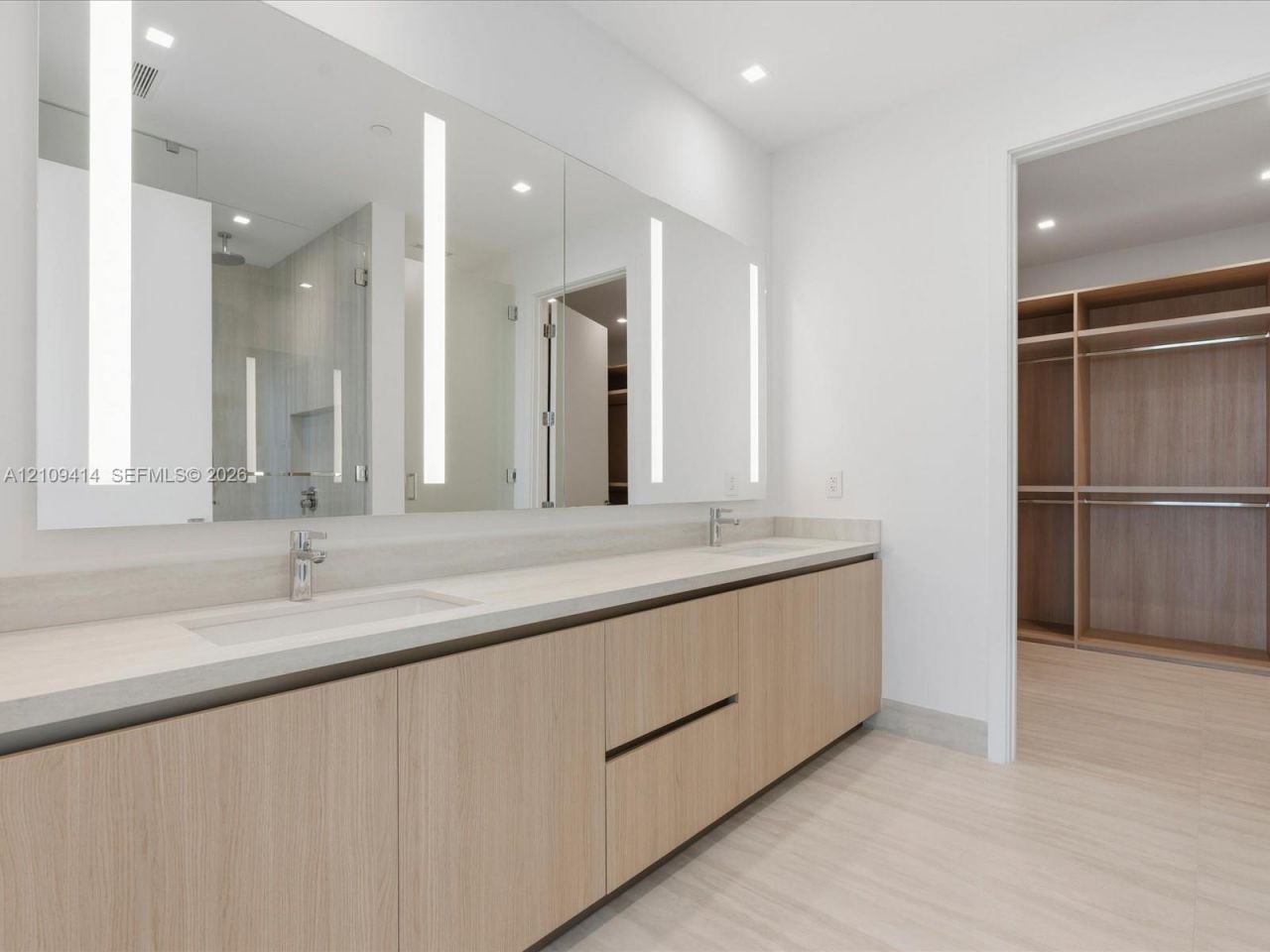 2411 Laguna Circle , Unit 3101, North Miami, FL 33181 Photo