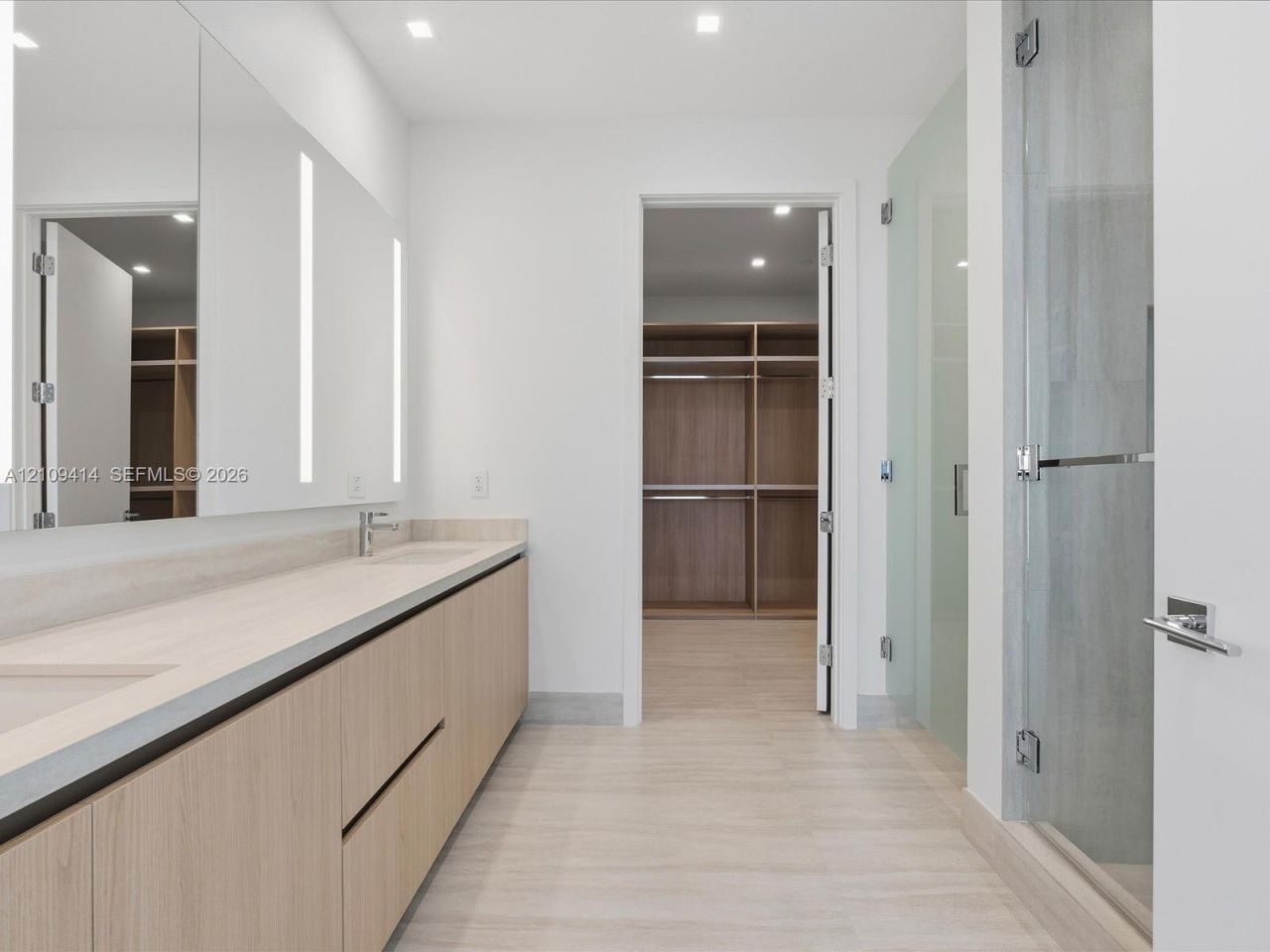 2411 Laguna Circle , Unit 3101, North Miami, FL 33181 Photo