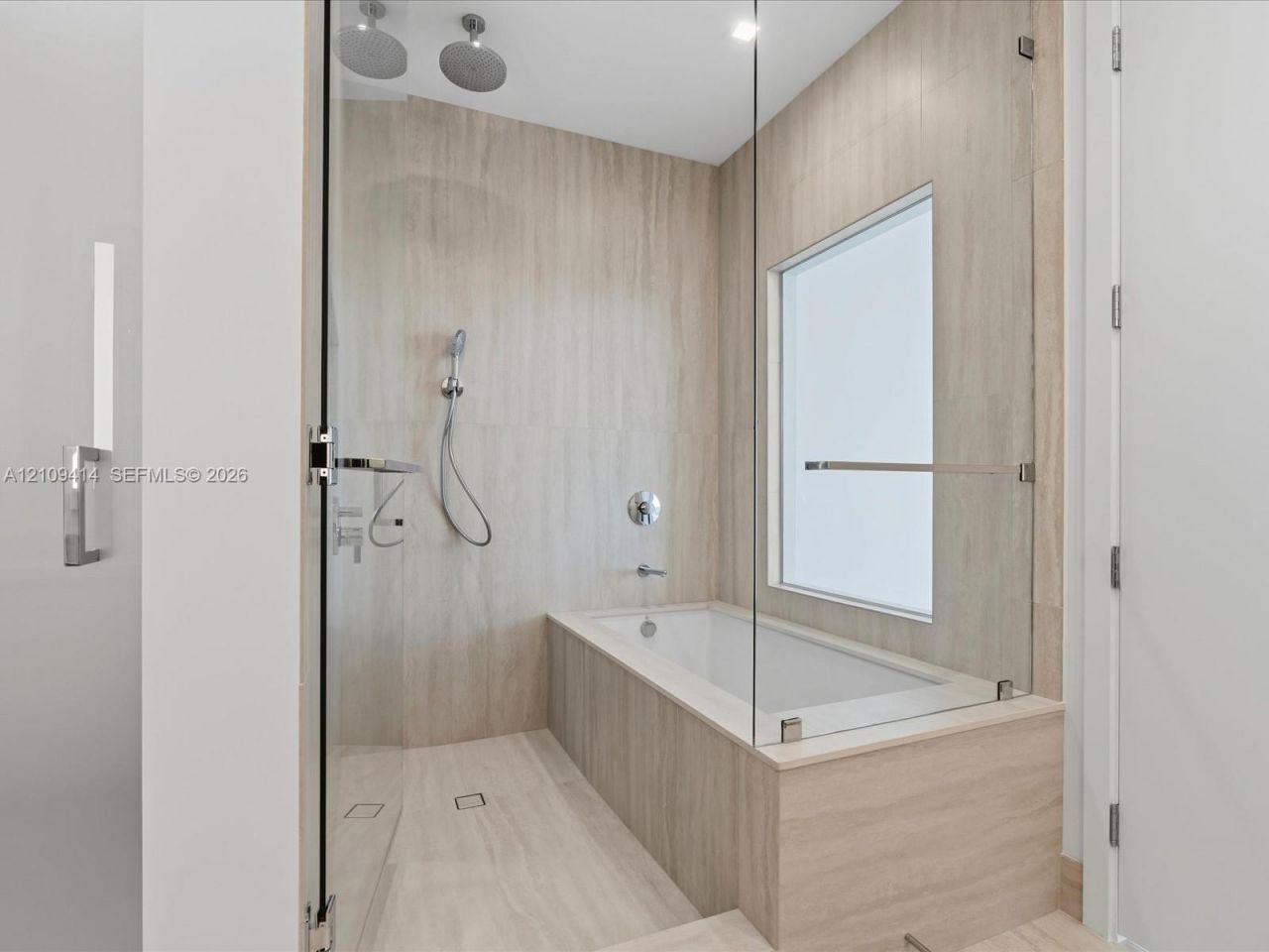 2411 Laguna Circle , Unit 3101, North Miami, FL 33181 Photo